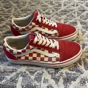 Worn a handful of times in good condition!!